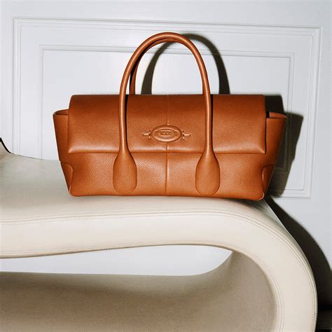 Tod’s Sito Ufficiale: borse e scarpe italiane artigianali di lusso.